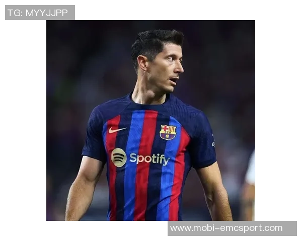 罗马诺透露莱万冬窗留队愿意与巴萨续约的最新消息